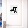 שלט אלומיניום גדול לחדר בעיצוב אישי עם השם שלך בעיצוב רוכב אופניים גודל השלט 20 × 25 ס"מ.