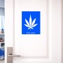 שלט אלומיניום גדול לחדר בעיצוב אישי עם השם שלך בעיצוב עלה מריחואנה - גראס גודל השלט 20 × 25 ס"מ.