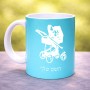 ספל תה \ קפה בעיצוב אישי עם השם שלך בעיצוב עגלת תינוק גודל הספל 325 מ"ל