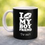 ספל תה \ קפה בעיצוב אישי עם השם שלך בעיצוב נשקי את חבר שלי גודל הספל 325 מ"ל