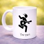 ספל תה \ קפה בעיצוב אישי עם השם שלך בעיצוב נגן גיטרה גודל הספל 325 מ"ל