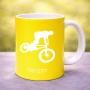 ספל תה \ קפה בעיצוב אישי עם השם שלך בעיצוב רוכב אופניים גודל הספל 325 מ"ל