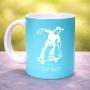 ספל תה \ קפה בעיצוב אישי עם השם שלך בעיצוב ילד סקייטבורד גודל הספל 325 מ"ל
