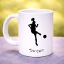 ספל תה \ קפה בעיצוב אישי עם השם שלך בעיצוב שחקנית כדורגל - אישה גודל הספל 325 מ"ל