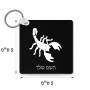 מחזיק מפתחות בצורת ריבוע בעיצוב אישי עם השם שלך בעיצוב עקרב גודל המחזיק 5 × 5 ס"מ