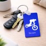 מחזיק מפתחות בצורת מלבן בעיצוב אישי עם השם שלך בעיצוב רוכב אופניים גודל המחזיק 6 × 4 ס"מ