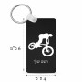 מחזיק מפתחות בצורת מלבן בעיצוב אישי עם השם שלך בעיצוב רוכב אופניים גודל המחזיק 6 × 4 ס"מ