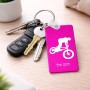 מחזיק מפתחות בצורת מלבן בעיצוב אישי עם השם שלך בעיצוב רוכב אופניים גודל המחזיק 6 × 4 ס"מ