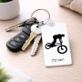 מחזיק מפתחות בצורת מלבן בעיצוב אישי עם השם שלך בעיצוב רוכב אופניים גודל המחזיק 6 × 4 ס"מ