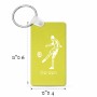 מחזיק מפתחות בצורת מלבן בעיצוב אישי עם השם שלך בעיצוב שחקן כדורגל גודל המחזיק 6 × 4 ס"מ