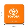 מגנט למקרר בעיצוב אישי עם השם שלך בעיצוב טויוטה גודל המגנט 6.5 × 6.5 ס"מ