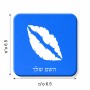מגנט למקרר בעיצוב אישי עם השם שלך בעיצוב שפתיים - נשיקה גודל המגנט 6.5 × 6.5 ס"מ