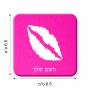 מגנט למקרר בעיצוב אישי עם השם שלך בעיצוב שפתיים - נשיקה גודל המגנט 6.5 × 6.5 ס"מ