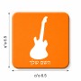 מגנט למקרר בעיצוב אישי עם השם שלך בעיצוב גיטרה גודל המגנט 6.5 × 6.5 ס"מ