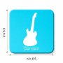 מגנט למקרר בעיצוב אישי עם השם שלך בעיצוב גיטרה גודל המגנט 6.5 × 6.5 ס"מ