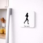 מגנט למקרר בעיצוב אישי עם השם שלך בעיצוב רץ רץ אישה גודל המגנט 6.5 × 6.5 ס"מ