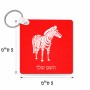 מחזיק מפתחות בצורת ריבוע בעיצוב אישי עם השם שלך בעיצוב זברה גודל המחזיק 5 × 5 ס"מ