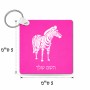 מחזיק מפתחות בצורת ריבוע בעיצוב אישי עם השם שלך בעיצוב זברה גודל המחזיק 5 × 5 ס"מ