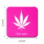 מגנט למקרר בעיצוב אישי עם השם שלך בעיצוב עלה מריחואנה - גראס גודל המגנט 6.5 × 6.5 ס"מ