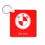מחזיק מפתחות בצורת ריבוע בעיצוב אישי עם השם שלך בעיצוב ב.מ.וו גודל המחזיק 5 × 5 ס"מ
