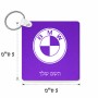 מחזיק מפתחות בצורת ריבוע בעיצוב אישי עם השם שלך בעיצוב ב.מ.וו גודל המחזיק 5 × 5 ס"מ