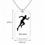 שרשרת דיסקיט מאלומיניום בעיצוב אישי עם השם שלך בעיצוב רץ גודל הדיסקיט 2.9 × 5 ס"מ