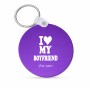 מחזיק מפתחות בצורת עיגול בעיצוב אישי עם השם שלך בעיצוב אוהבת את החבר שלי גודל המחזיק 5 × 5 ס"מ