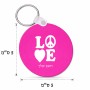 מחזיק מפתחות בצורת עיגול בעיצוב אישי עם השם שלך בעיצוב אהבה גודל המחזיק 5 × 5 ס"מ