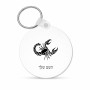 מחזיק מפתחות בצורת עיגול בעיצוב אישי עם השם שלך בעיצוב מזלות - עקרב גודל המחזיק 5 × 5 ס"מ