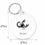 מחזיק מפתחות בצורת עיגול בעיצוב אישי עם השם שלך בעיצוב מזלות - עקרב גודל המחזיק 5 × 5 ס"מ