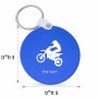 מחזיק מפתחות בצורת עיגול בעיצוב אישי עם השם שלך בעיצוב מוטוקרוס גודל המחזיק 5 × 5 ס"מ
