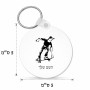 מחזיק מפתחות בצורת עיגול בעיצוב אישי עם השם שלך בעיצוב ילד סקייטבורד גודל המחזיק 5 × 5 ס"מ