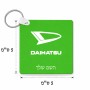 מחזיק מפתחות בצורת ריבוע בעיצוב אישי עם השם שלך בעיצוב דייהטסו גודל המחזיק 5 × 5 ס"מ
