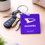 מחזיק מפתחות בצורת ריבוע בעיצוב אישי עם השם שלך בעיצוב דייהטסו גודל המחזיק 5 × 5 ס"מ