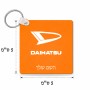 מחזיק מפתחות בצורת ריבוע בעיצוב אישי עם השם שלך בעיצוב דייהטסו גודל המחזיק 5 × 5 ס"מ