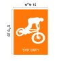 שלט אלומיניום קטן לחדר בעיצוב אישי עם השם שלך בעיצוב רוכב אופניים גודל השלט 15 × 20 ס"מ.