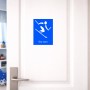 שלט אלומיניום קטן לחדר בעיצוב אישי עם השם שלך בעיצוב סקי אולימפי גודל השלט 15 × 20 ס"מ.