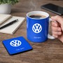 ספל תה \ קפה + תחתית מרובעת בעיצוב אישי עם השם שלך בעיצוב פולקסווגן גודל הספל 325 מ"ל גודל התחתית 9 × 9 ס"מ