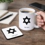 ספל תה \ קפה + תחתית מרובעת בעיצוב אישי עם השם שלך בעיצוב מגן דוד - מגן דוד - ישראל גודל הספל 325 מ"ל גודל התחתית 9 × 9 ס"מ