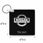 מחזיק מפתחות בצורת ריבוע בעיצוב אישי עם השם שלך בעיצוב ניסאן גודל המחזיק 5 × 5 ס"מ