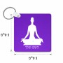מחזיק מפתחות בצורת ריבוע בעיצוב אישי עם השם שלך בעיצוב אימון יוגה גודל המחזיק 5 × 5 ס"מ