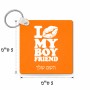 מחזיק מפתחות בצורת ריבוע בעיצוב אישי עם השם שלך בעיצוב נשקי את חבר שלי גודל המחזיק 5 × 5 ס"מ