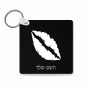 מחזיק מפתחות בצורת ריבוע בעיצוב אישי עם השם שלך בעיצוב שפתיים - נשיקה גודל המחזיק 5 × 5 ס"מ