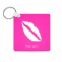 מחזיק מפתחות בצורת ריבוע בעיצוב אישי עם השם שלך בעיצוב שפתיים - נשיקה גודל המחזיק 5 × 5 ס"מ