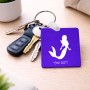 מחזיק מפתחות בצורת ריבוע בעיצוב אישי עם השם שלך בעיצוב בתולת ים - אישה גודל המחזיק 5 × 5 ס"מ