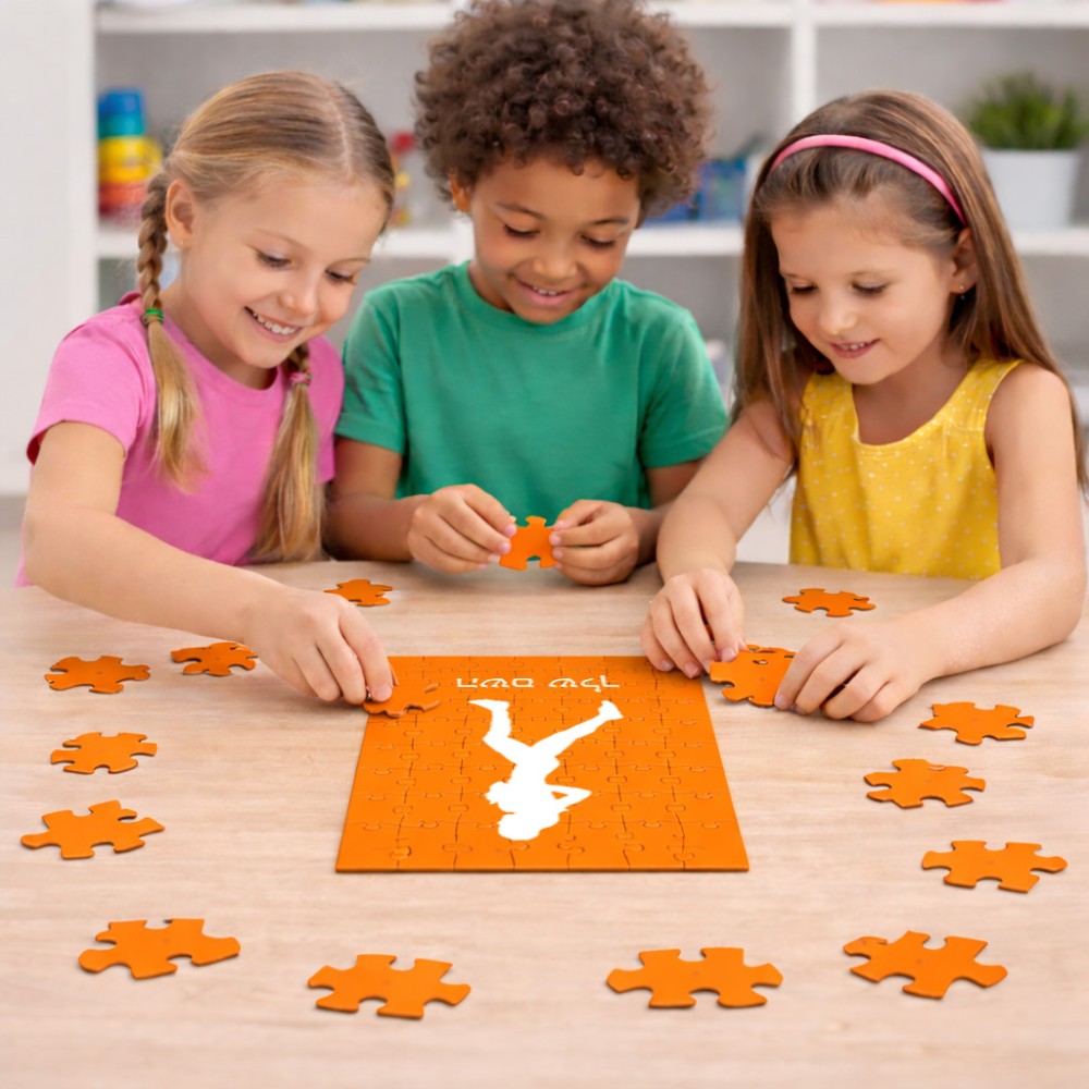 פאזל 80 חלקים בעיצוב אישי עם השם שלך בעיצוב רץ רץ אישה מידות הארנק 14 × 20 ס"מ