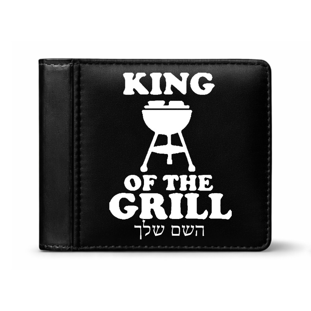 ארנק עור שחור בעיצוב אישי עם השם שלך בעיצוב מלך הגריל מידות הארנק 9.5 × 11 ס"מ