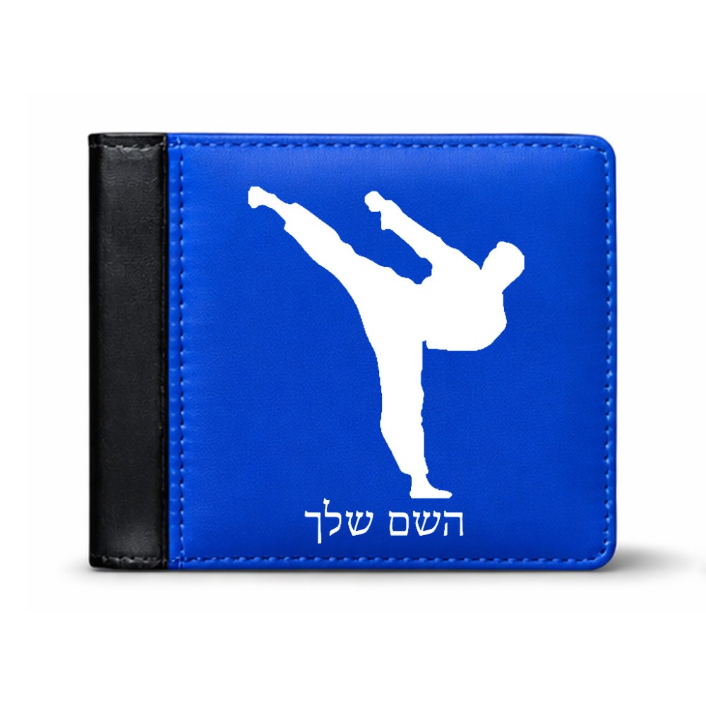 ארנק עור שחור בעיצוב אישי עם השם שלך בעיצוב קרטה מידות הארנק 9.5 × 11 ס"מ