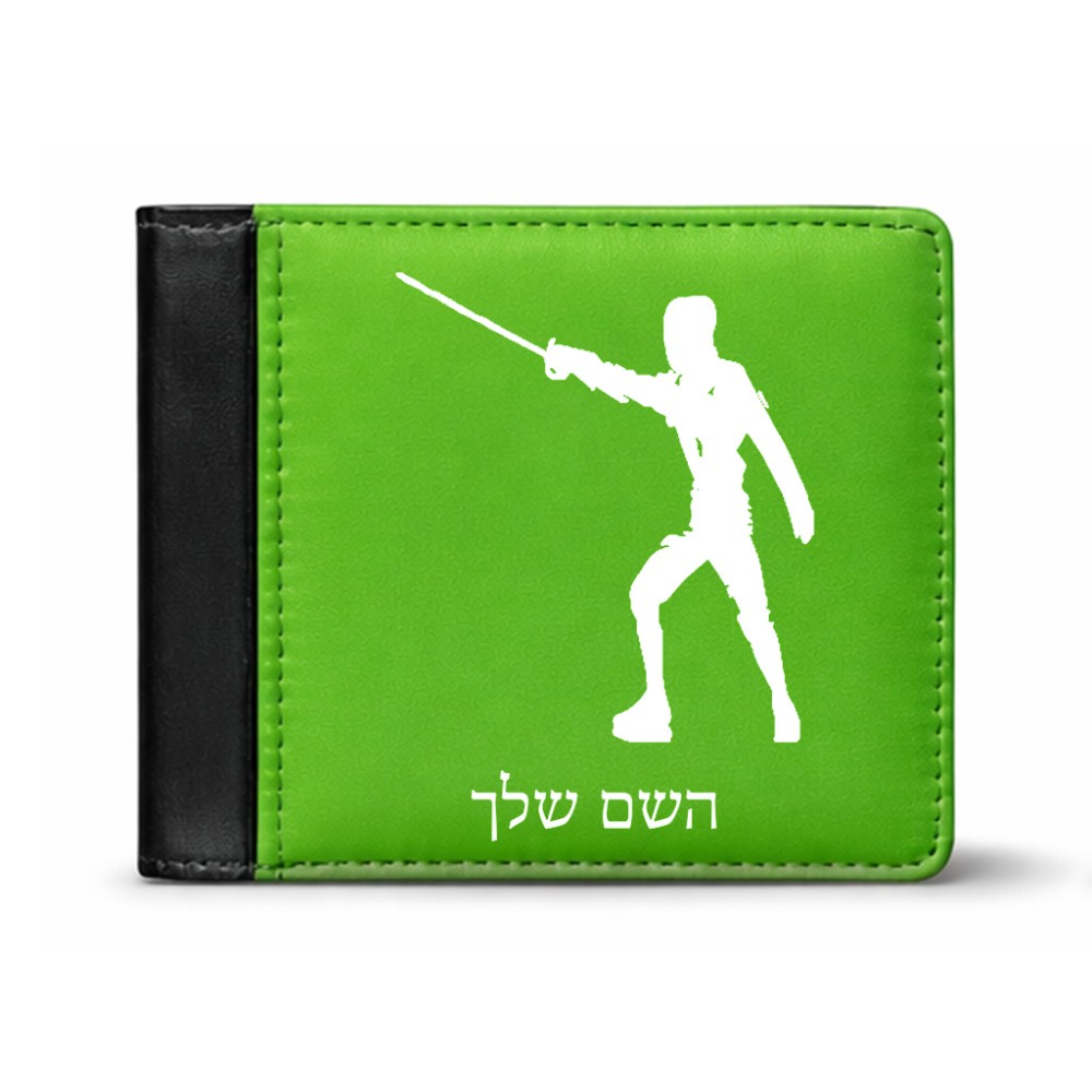 ארנק עור שחור בעיצוב אישי עם השם שלך בעיצוב לוחם סייף מידות הארנק 9.5 × 11 ס"מ