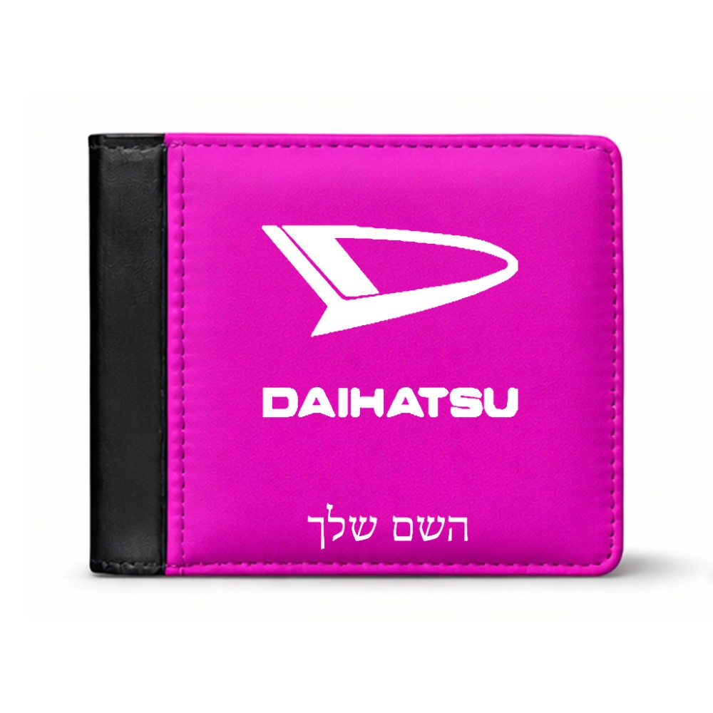 ארנק עור שחור בעיצוב אישי עם השם שלך בעיצוב דייהטסו מידות הארנק 9.5 × 11 ס"מ
